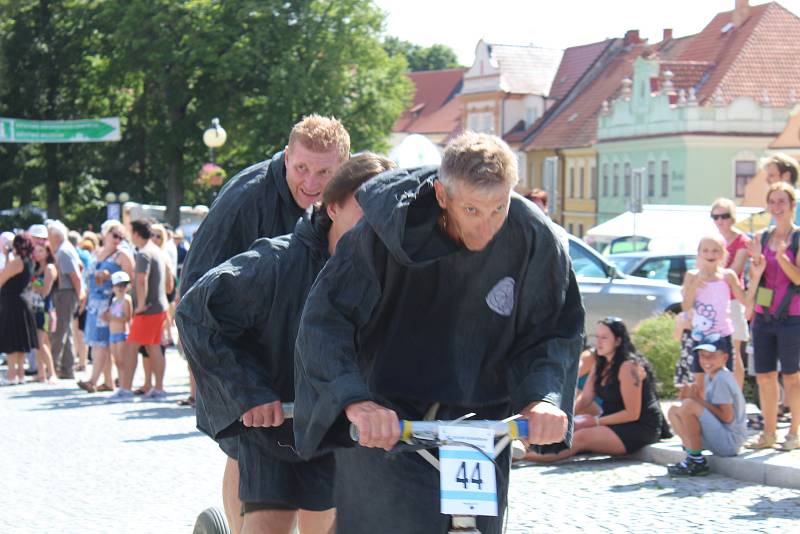 V Bechyni se v sobotu konal 45. ročník závodů koloběžek.