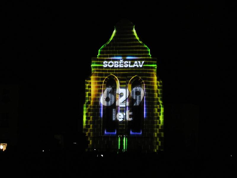 Závěrečným defilé Soběslavských slavností úrody v sobotu 14. září se stal videomapping na náměstí Republiky.