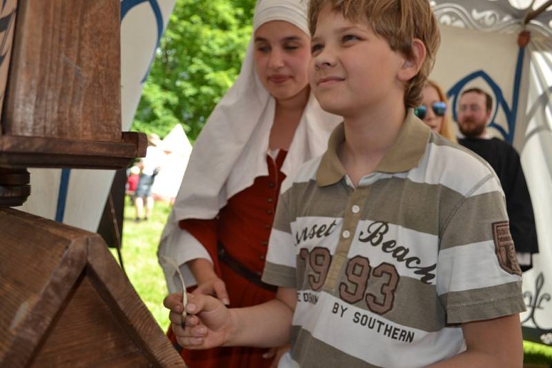 Festival historických řemesel obsadil o víkendu Šelmberk. 