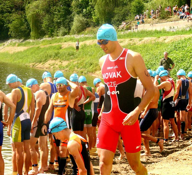 Martin Novák v tuto chvíli ještě netušil, že plaváním pro něj mistrovský sprinttriatlon skončí.