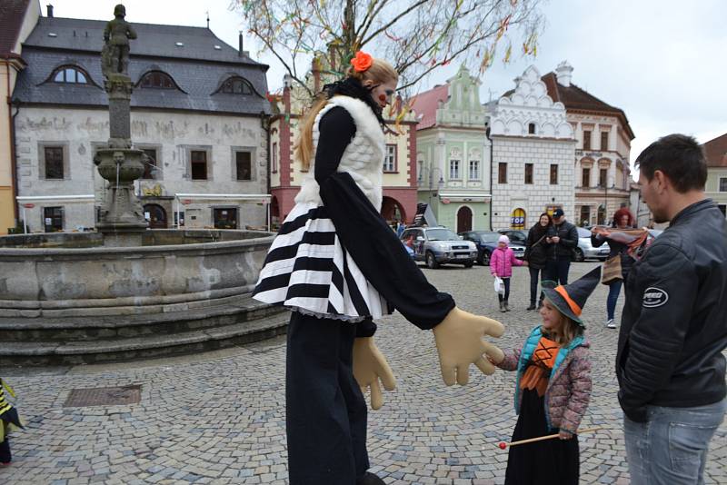 Děti si užily den plný pohádek, který začal kostýmovaným průvodem z Žižkova náměstí.