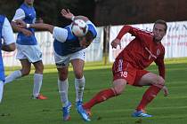 Na snímku v souboji Cíferský - Gavlák. Hráč hostí v závěru snížil na 3:1.  