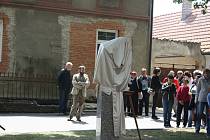 Slavnost odhalení busty dirigenta Karla Ančerla (+ 1973) v rodných Tučapech na Soběslavsku.