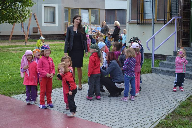 Nové prvky na hřišti u mateřské školy na Sídlišti nad Lužnicí.