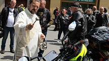 V pořadí 5. ročník Motorkářského požehnání v Chýnově přilákal více než 300 mašin a jejich majitelů, místní klub Moto Bizoni Czech si pochvaloval účast i počasí, společná vyjížďka vedla tradičně do Pacova.