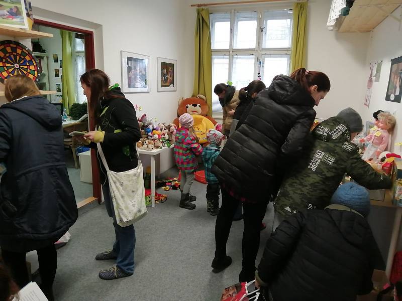 Díky početné návštěvě dobrých lidí ze Soběslavi i okolí se charitativní Vánoční bazárek organizace I MY proměnil ve skutečně kouzelné odpoledne plné radosti a pozitivní energie.