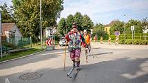 Pět členů horské služby Planá nad Lužnicí opět vyrazilo do ulic na běžkách v rámci 32. ročníku recesistické a sportovní akce HS Open.