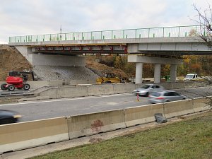 Nový most v Záluží na hlavní trase z Tábora do Mladé Vožice má být uveden do provozu už v pondělí 27. listopadu.