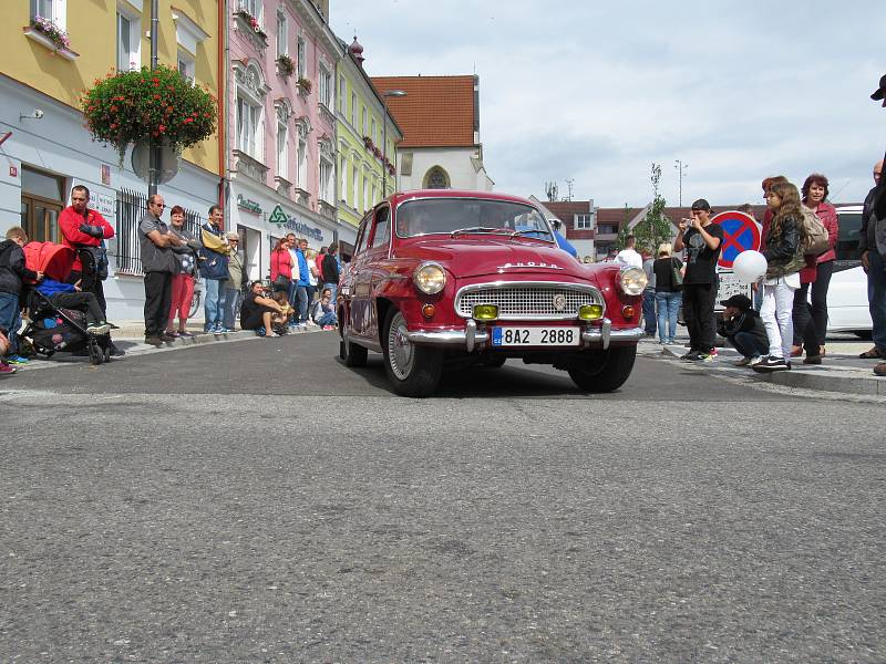 V sobotu 14. září vyjely veterány  ze Soběslavi na zámek do Pacova, cestou posádky plnily vědomostní i znalostní úkoly.