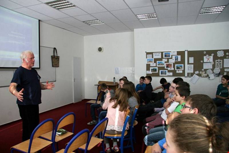 Polárník vyprávěl na jedné ze svých besed studentům Biskupského gymnázia Ždár nad Sázavou o Antarktidě, přežití v náročných podmínkách a dalším.