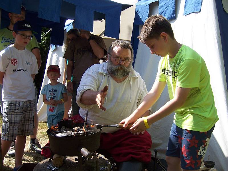 Návštěvníci festivalu se mohli seznámit s celou řadou historických řemesel.