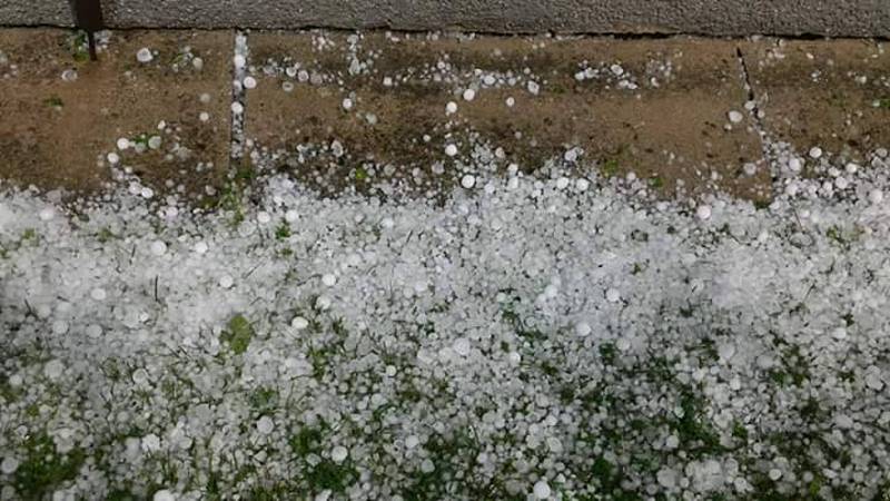 Předpovědi meteorologů se začínají naplňovat. Tak to vypadalo v Dražicích u Tábora v úterý 6. června odpoledne.