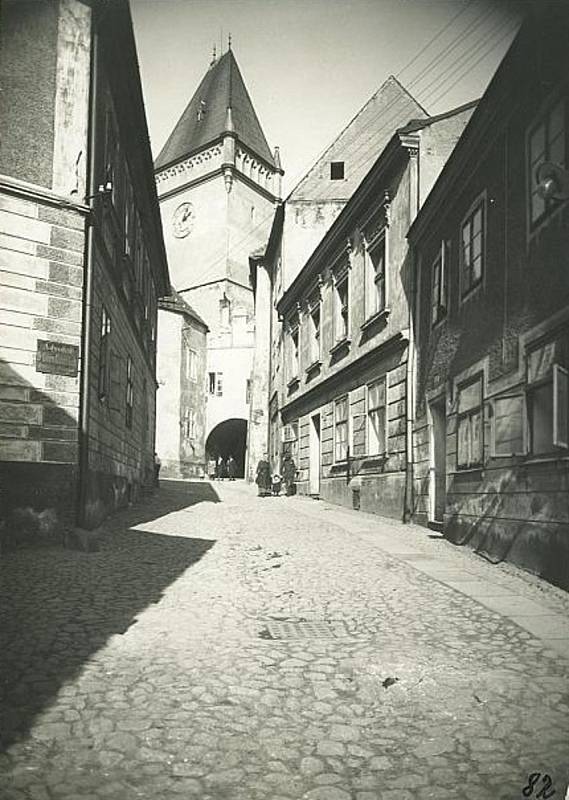 Táborská podloubí a uličky Starého města. Fotografie pochází z táborského atelieru Šechtl a Voseček. Zveřejňujeme je s laskavým svolením Marie Šechtlové.