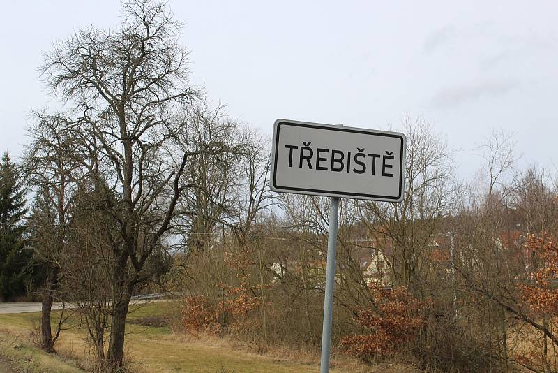 Malá vesnička Třebiště u Skalice na Soběslavsku se stala dějištěm vraždy mladé ženy. Podle informací Deníku ji měl ve čtvrtek ráno spáchat její partner, který na sebe posléze zavolal policisty.