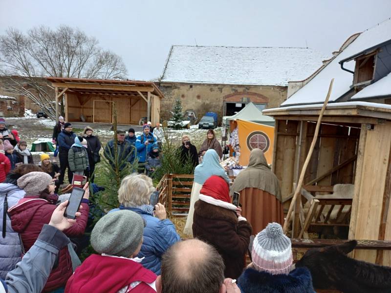 V sobotu 3. 12. 2022 uspořádali v Barokním dvoře Borotín adventní akci.