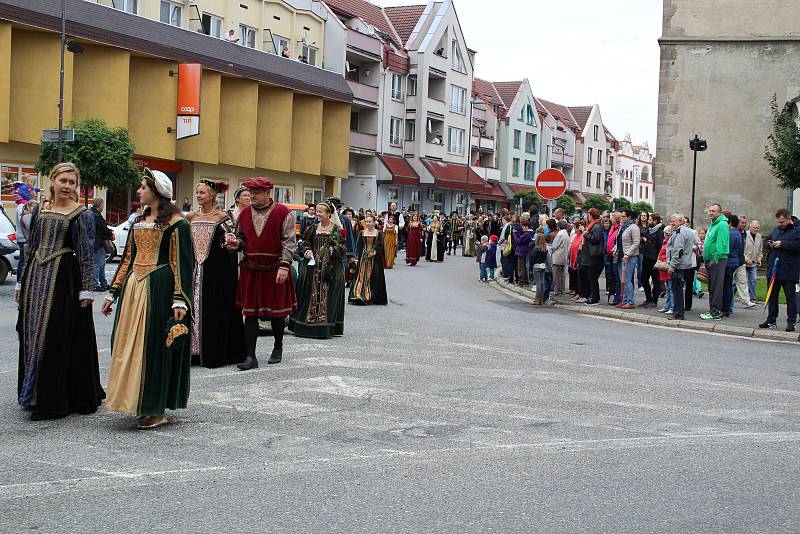 Soběslavští v sobotu přivítali Viléma z Rožmberka a jeho novou manželku.