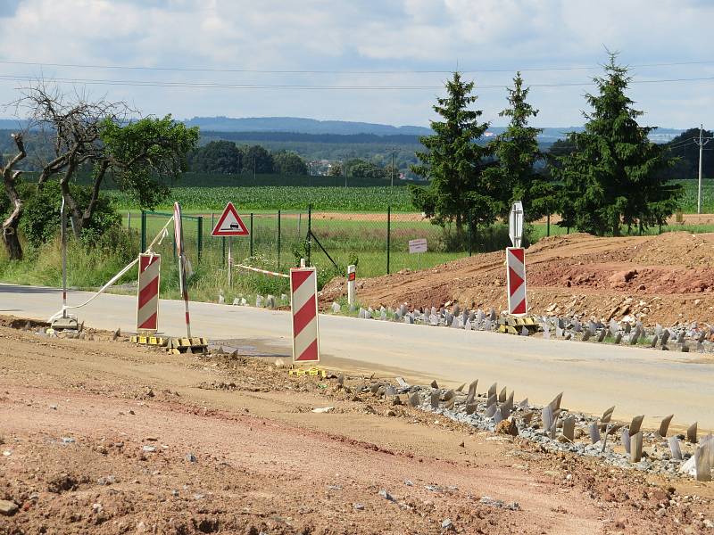 Obchvat Chýnova už dostává jasné obrysy, stavbu již nic nezdržuje. Hotovo má být v říjnu roku 2022.