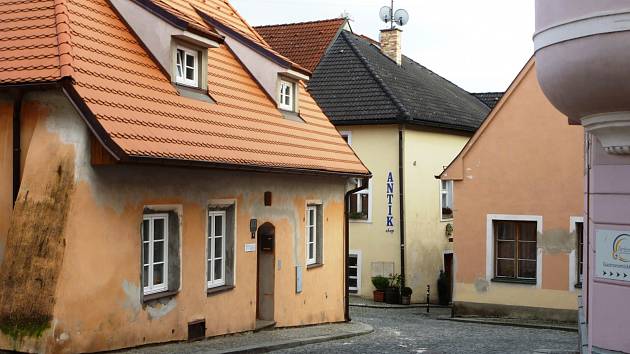 Ženy házely mlátem po pracovníkovi výrobce kořalky - Táborský deník