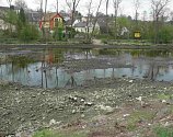Řeka v Čelkovicích je bez vody. 