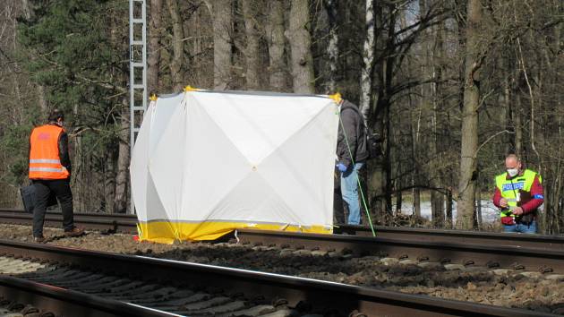 V sobotu 6. března dopoledne došlo asi 500 metrů od železniční zastávky Řípec - Dráchov směrem na Soběslav ke středu rychlíku  R722 z Českých Budějovic s osobou v kolejišti.