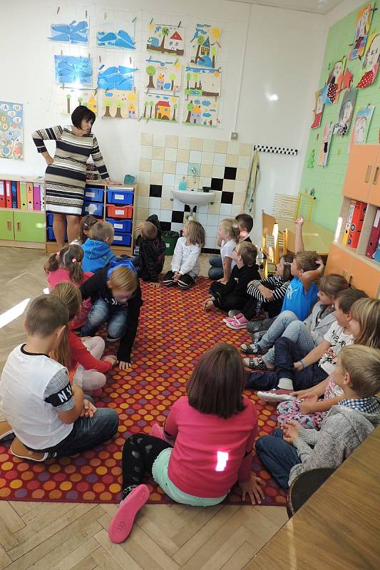 První školní den v Dražicích. (Foto: Radka Rypáčková)