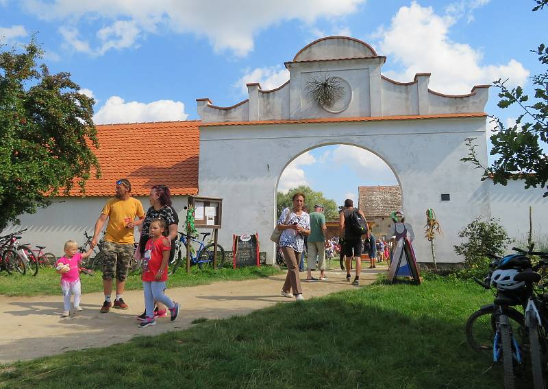 V sobotu 4. září Barokní dvůr pořádal již posedmé dožínkové slavnosti. V pestrém programu si vybrali děti i dospělí.