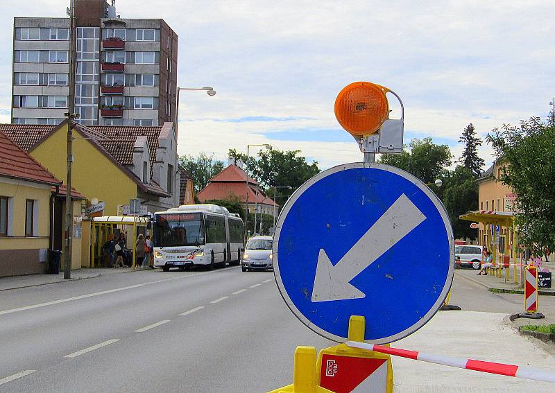 Starý plánský most už v pondělí 18. července nahradí provizorní jednosměrné přemostění Lužnice.