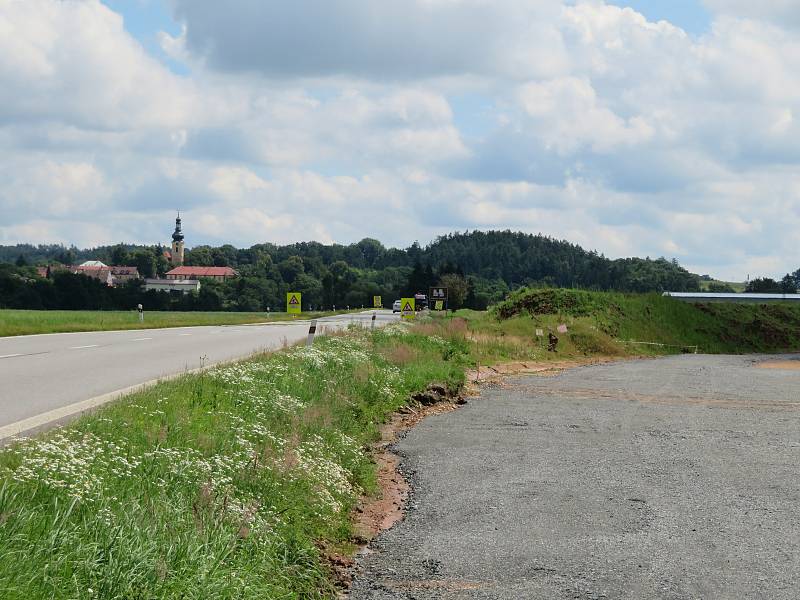 Obchvat Chýnova už dostává jasné obrysy, stavbu již nic nezdržuje. Hotovo má být v říjnu roku 2022.