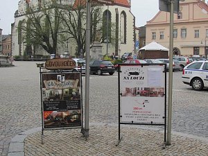 Bez reklam to moc nejde, ale podle táborských radních mají mít poutače jednotný ráz, nemají překážet vozíčkářům a ani řidičům ve výhledu.