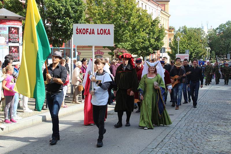 Kostýmovaný průvod prošel Táborem.