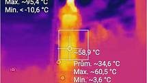 Požár komína v Plané zachycený termokamerou.