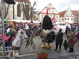 Velikonoční jarmark v sobotu naplnil Žižkovo náměstí v Táboře.