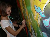 Mladí umělci pomalovali zeď v táborském klubu 604.