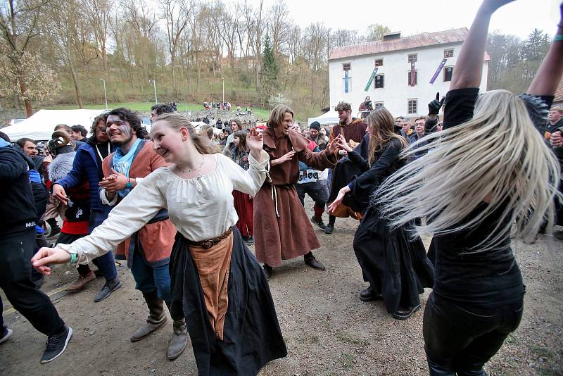 Milovníci historie, fantasy a Zaklínače si užili v Táboře na Housově mlýně čtyřdenní festival.