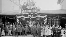 Císař František Josef I. přijel v roce 1901 do Tábora. Na nádraží ho vítaly davy lidí.