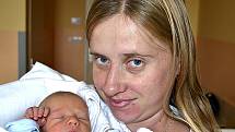 Jakub Prášek z Rodné. Narodil se 15. srpna v 1.22 hodin. Vážil 2990 gramů, měřil 48 cm a už má doma pětiletou sestřičku Moniku. 