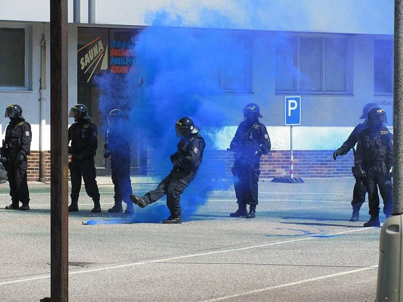 Nácvik pořádkových jednotek policie.