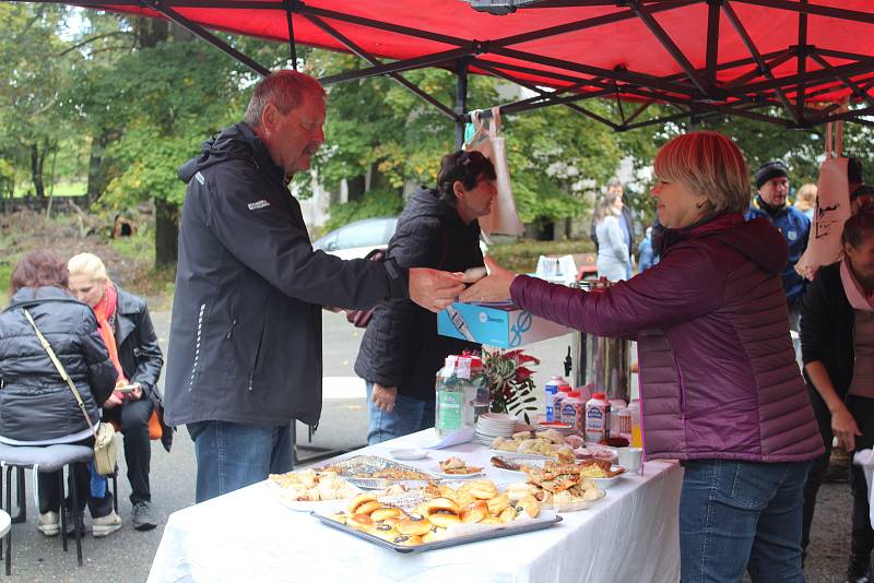 Dobročinný festival přilákal ve středu odpoledne na zámek v Jistebnici stovky lidí.