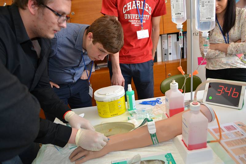 V táborské nemocnici soutěží  studenti lékařských fakult o titul Medik roku.