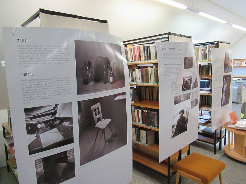 Do konce března je možné v městské knihovně zhlédnout výstavu Karel Čapek: fotograf.