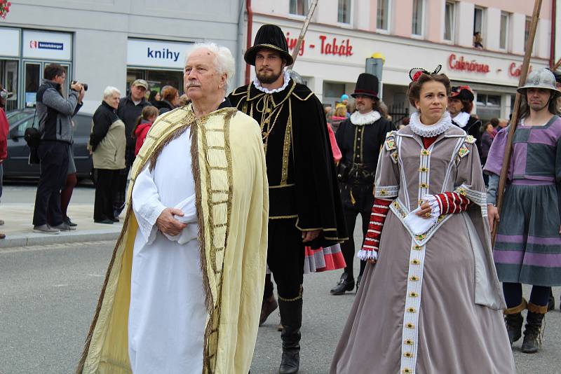 Soběslavští v sobotu přivítali Viléma z Rožmberka a jeho novou manželku.