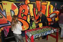 Bejvák je volnočasové centrum pro děti a mládež zřizované Cheironem. Letos ho navštívil i zpěvák Tomáš Klus.