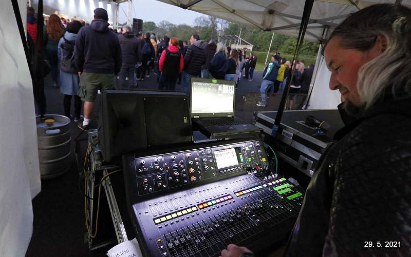 Koncert Wohnout v sobotu 29. května na hřišti v Tučapech na Táborsku.