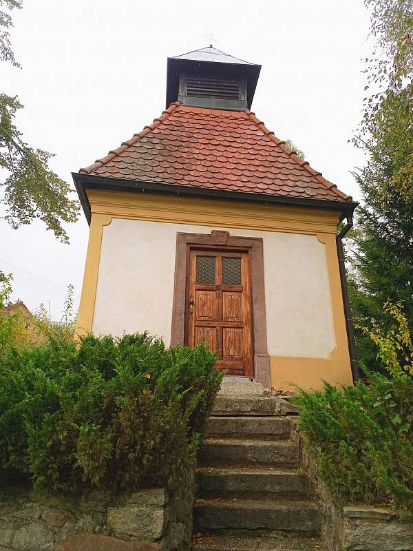 Kaplička v Býkovicích