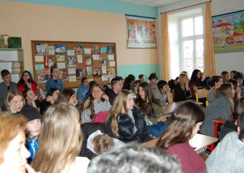 Základní škola Františka Křižíka hostila projektové setkání Erasmus+ spojené s výměnným pobytem žáků.