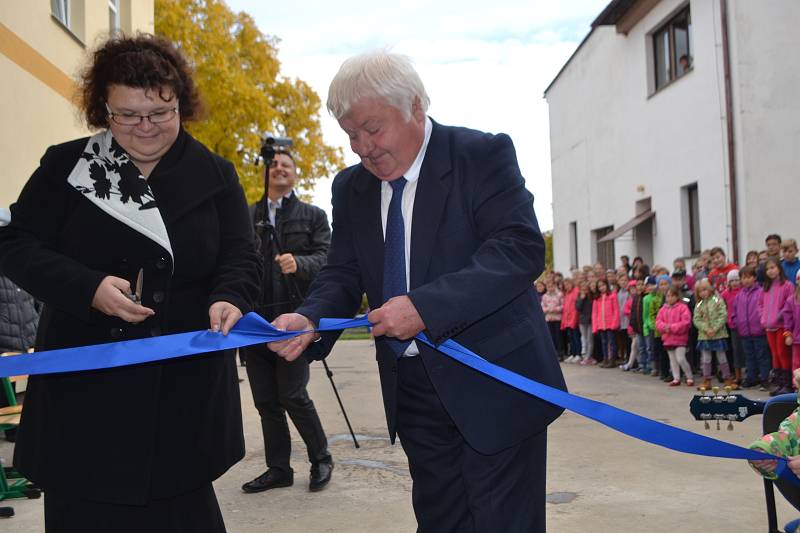 Slavnostní otevření nové budovy základní školy v Borotíně.