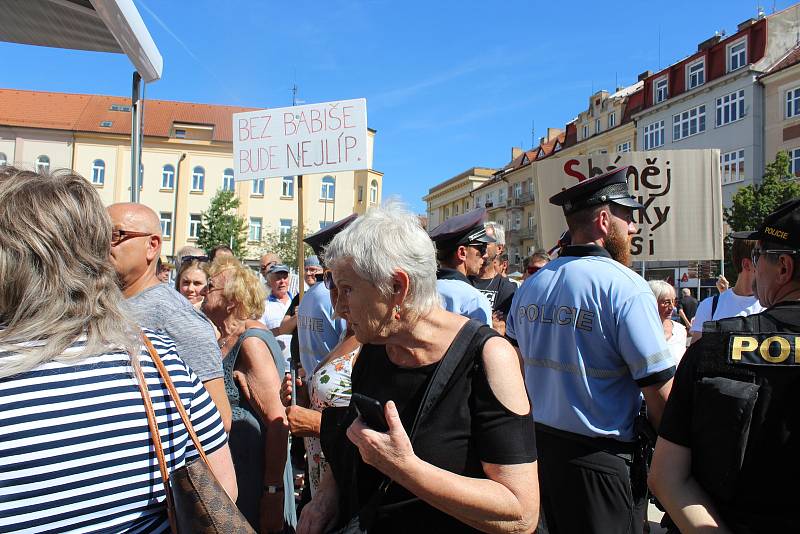 Babiše v Táboře přivítal pískot. Jsou to fašisti a nacisti, reagoval