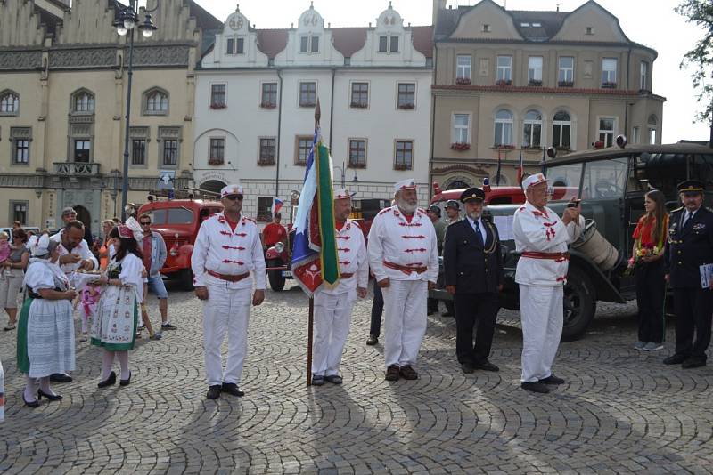 Historická hasičská technika zastavila v sobotu i v Táboře.