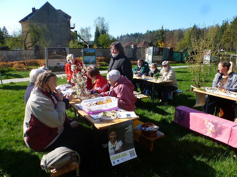 Na férovou snídani se sešli v sobotu příznivci fair trade a lokálních pěstitelů v Plané nad Lužnicí.