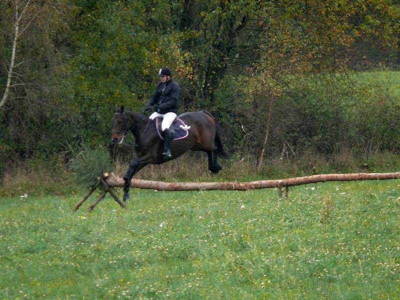 Hubertova jízda mladovožického jezdeckého klubu.